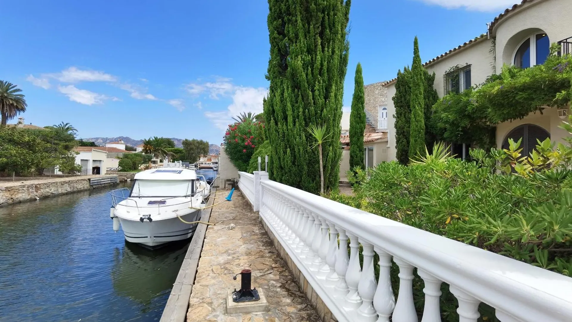 Leon Inmo Villa Royal - 10500 Empuriabrava Spanien